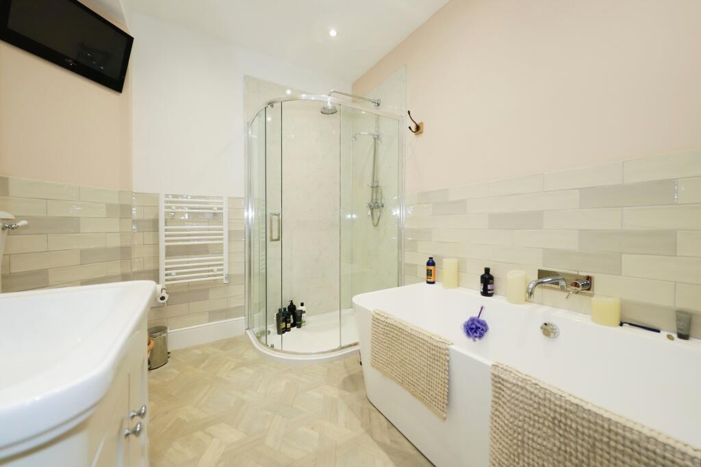 En-Suite Bathroom