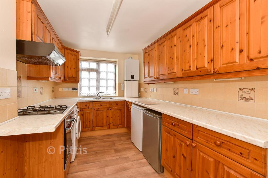 Kitchen/ Dining Room