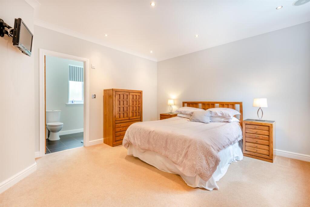 8550186-interior24.jpg