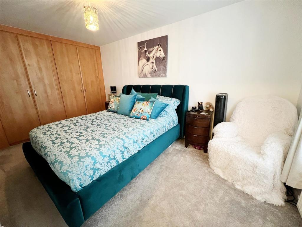 Bed 1 pic 2.jpg