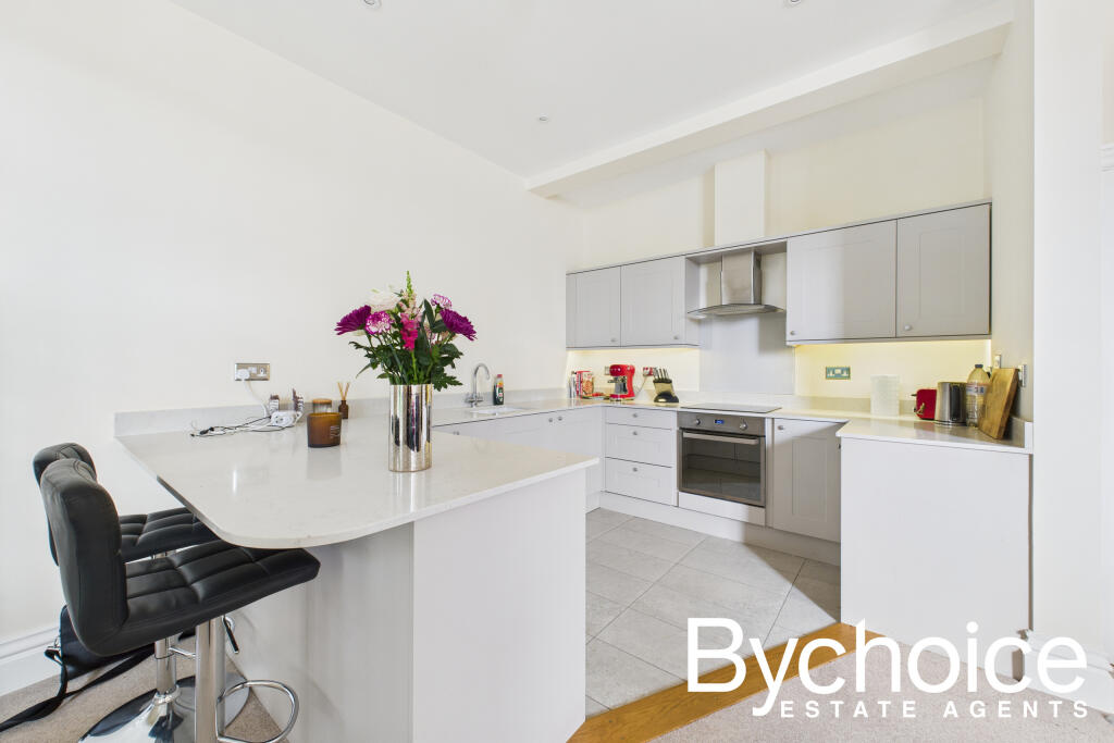 CAM05250G0-PR0100-STILL011