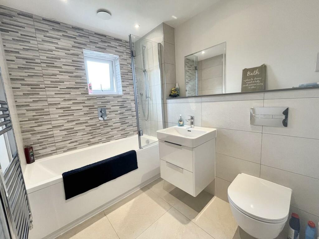 Family Bathroom.jpg
