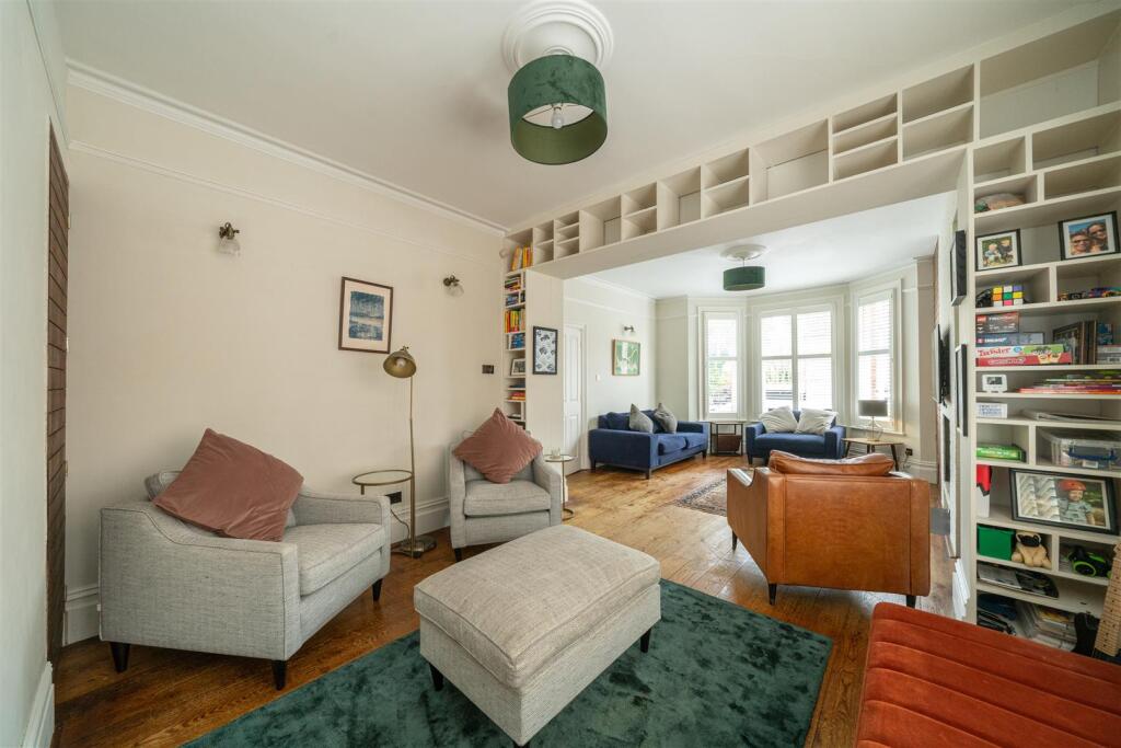 Lounge/Family Room