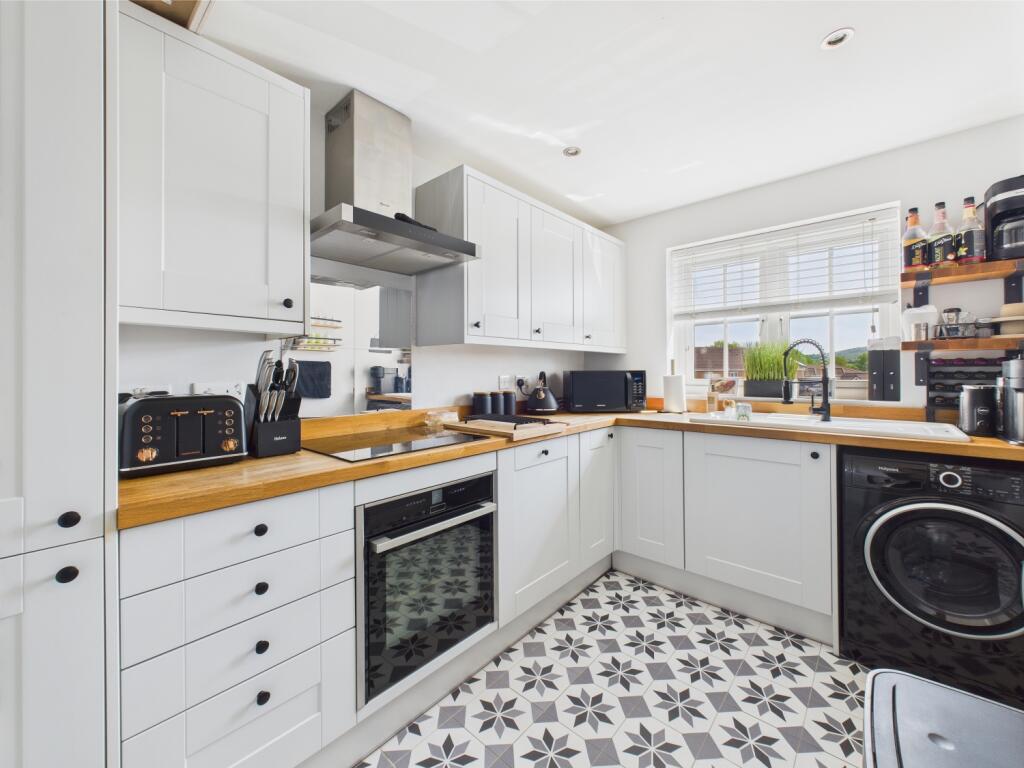 CAM03729G0-PR0040-STILL010