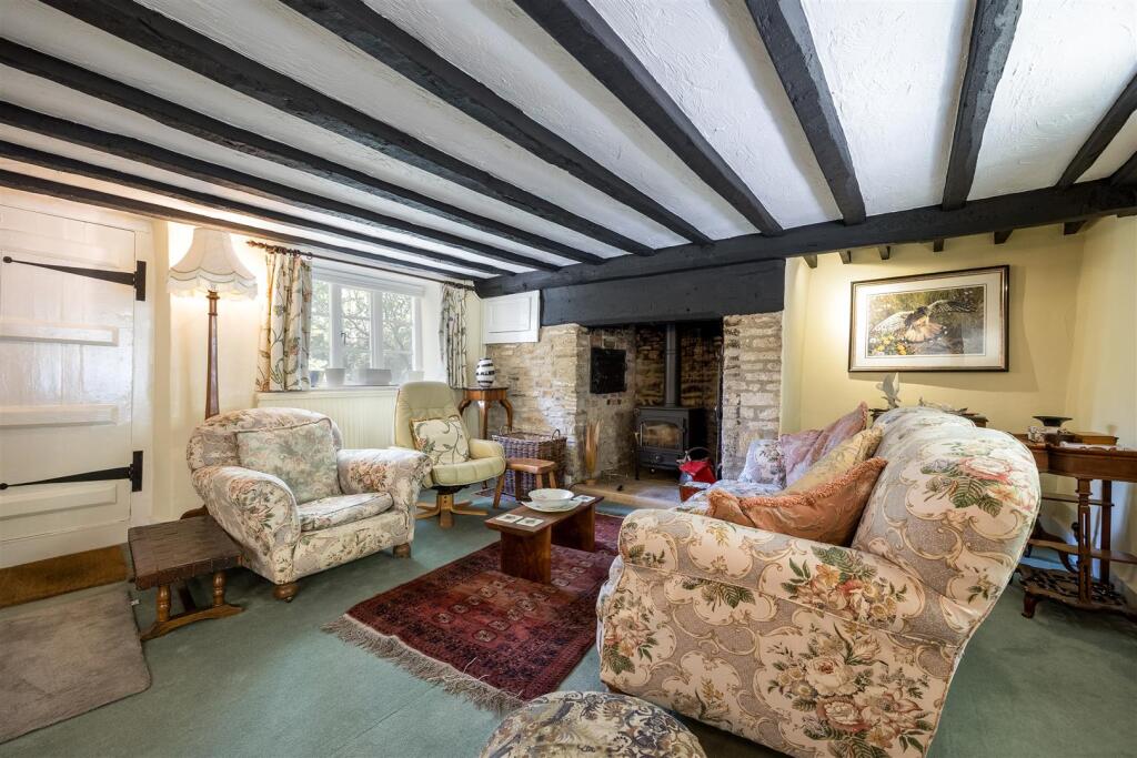 Fireplace with bread oven &amp; spice door