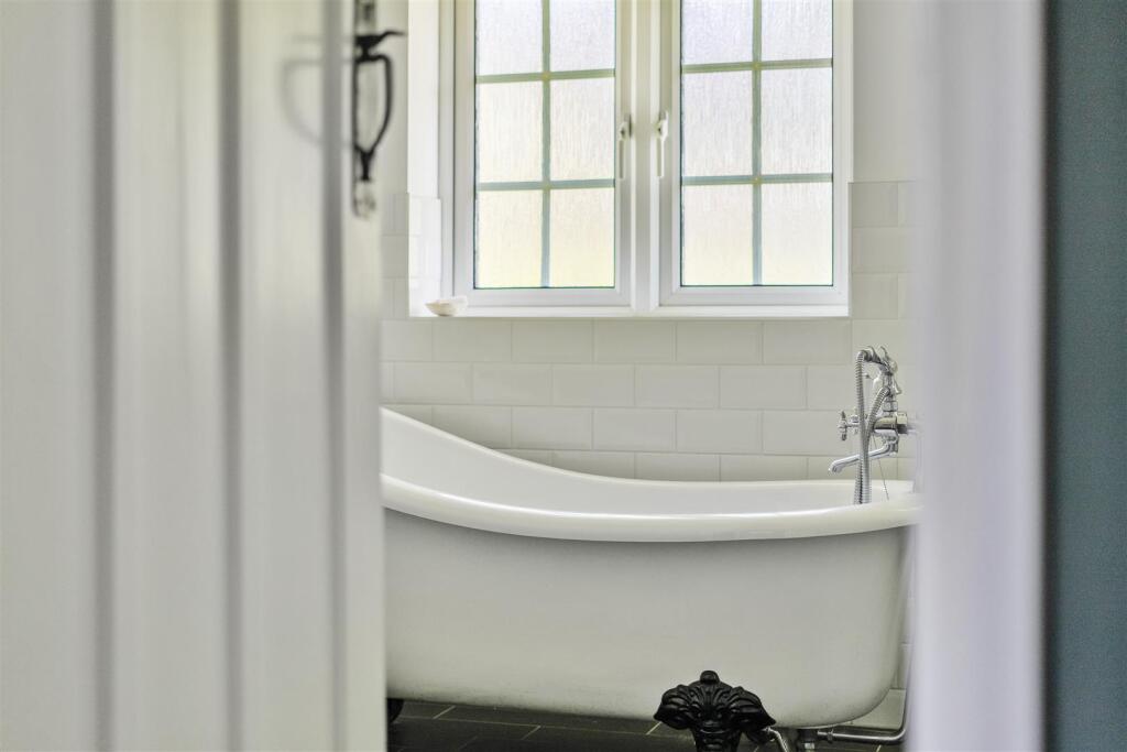 Family Bathroom (2)