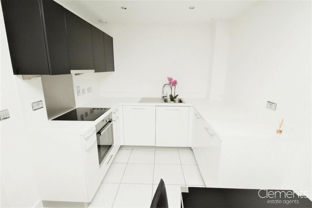 1aeeac69-KITCHEN 202.JPG