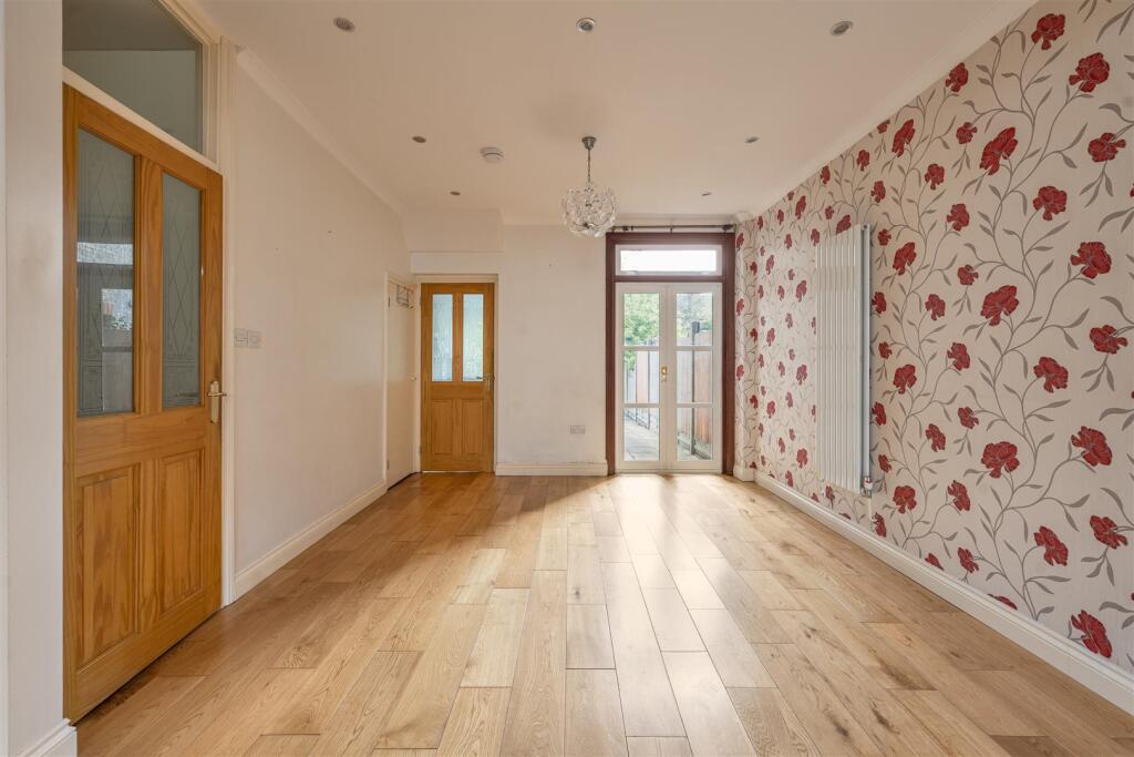 Lyndhurst Road, E4