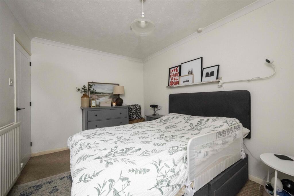 100925   21 Old Post Office Lane Corsham    008.jp