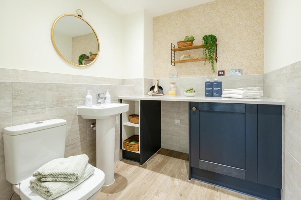 Handy dual WC / utility