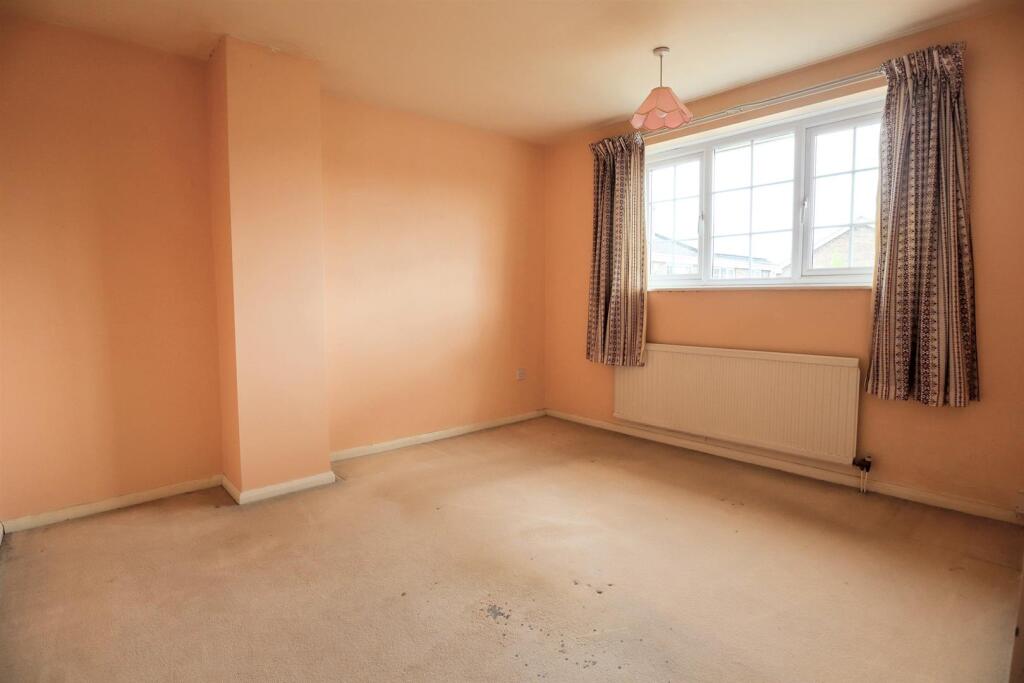 Bedroom 1.jpg