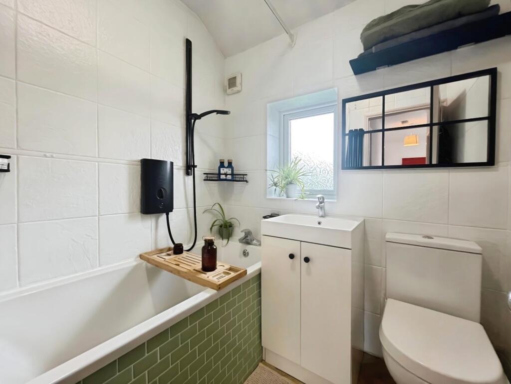169ee3f6-bathroom.jpg