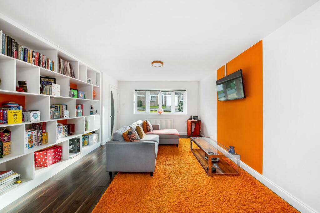 OPEN-PLAN LIVING DINING ROOM
