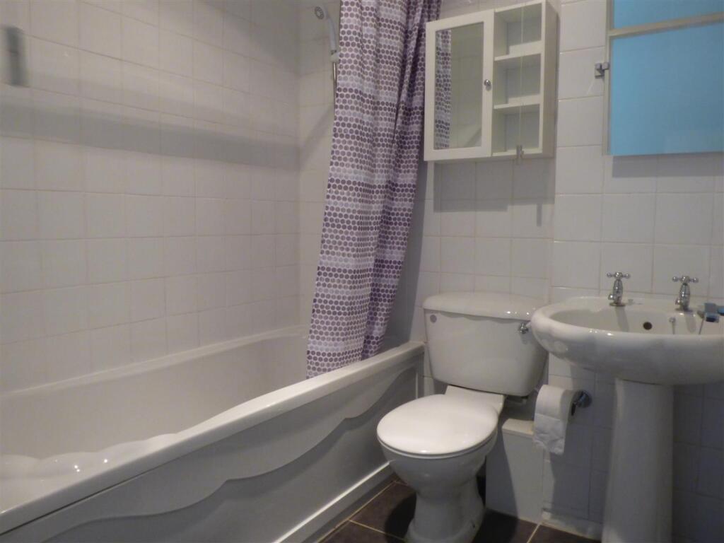batghroom[1].jpg