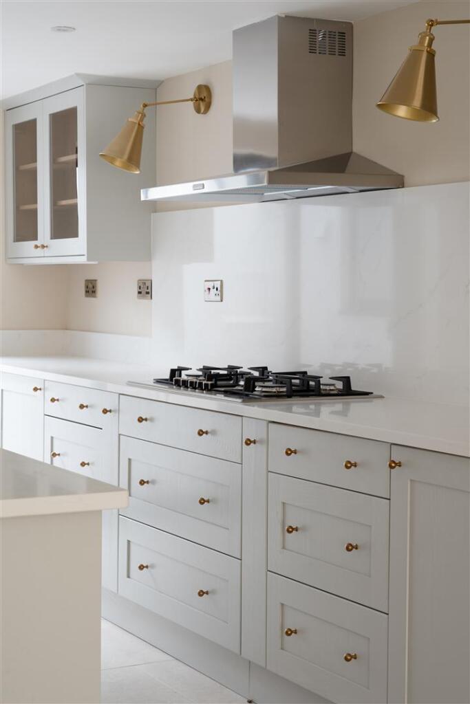 31 Hazlebury Road, SW6-8.jpg