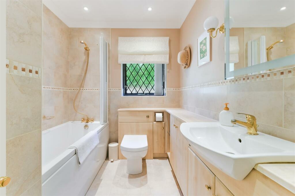 ACORN GROVE, 9 INTERNALS- (2).jpg