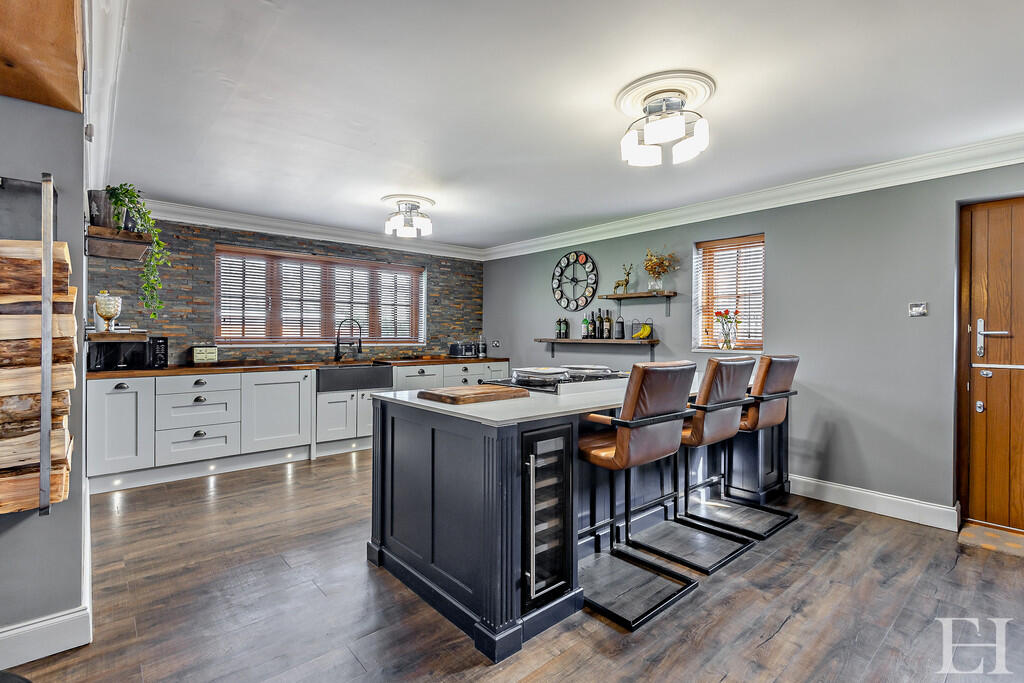 8643451-interiorW...