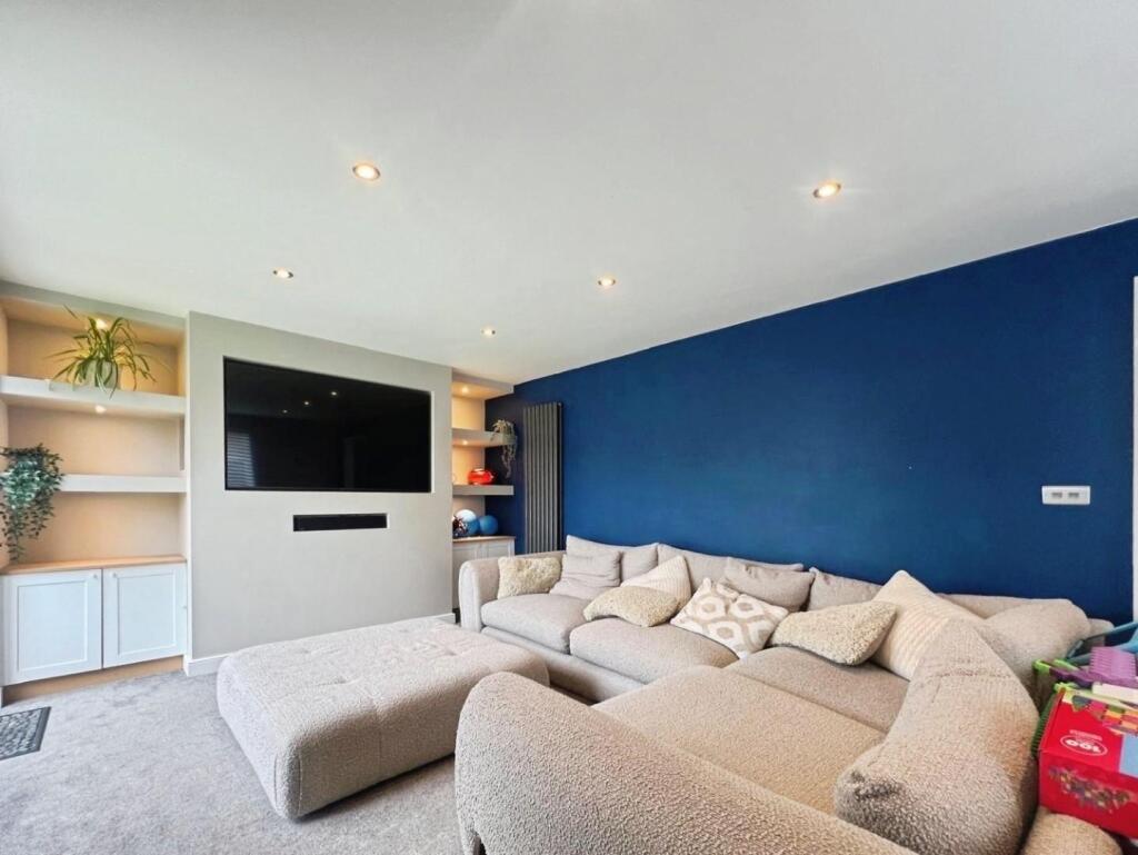 30f518f5--4548-8AC7-7B8D181260F8-54632-00000DFD28E