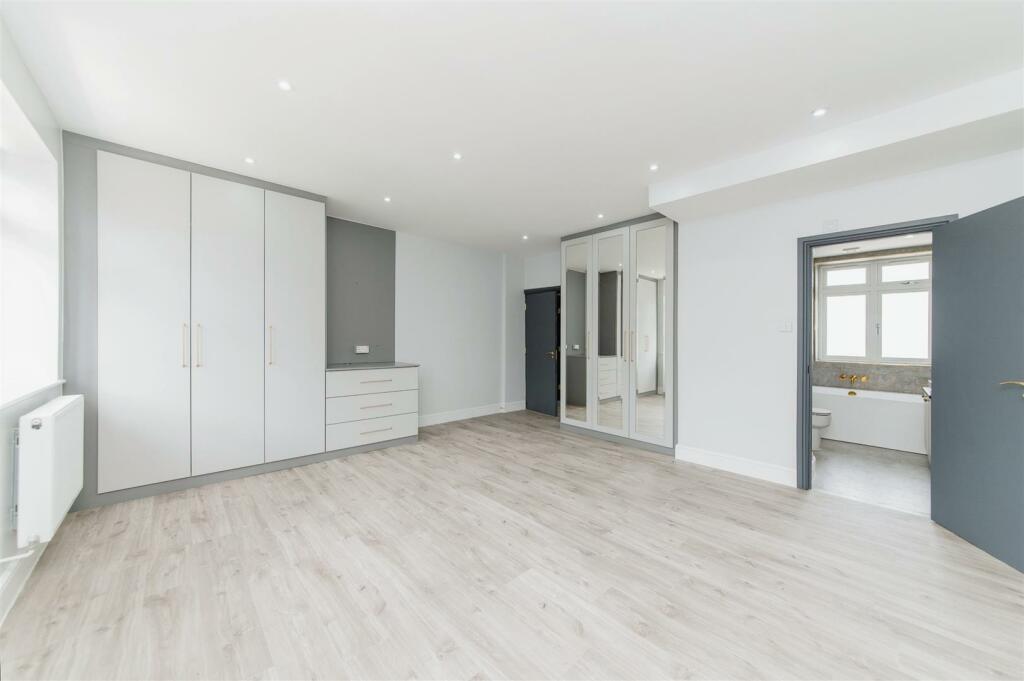 MASTERBEDROOM PLUS ENSUITE.jpg