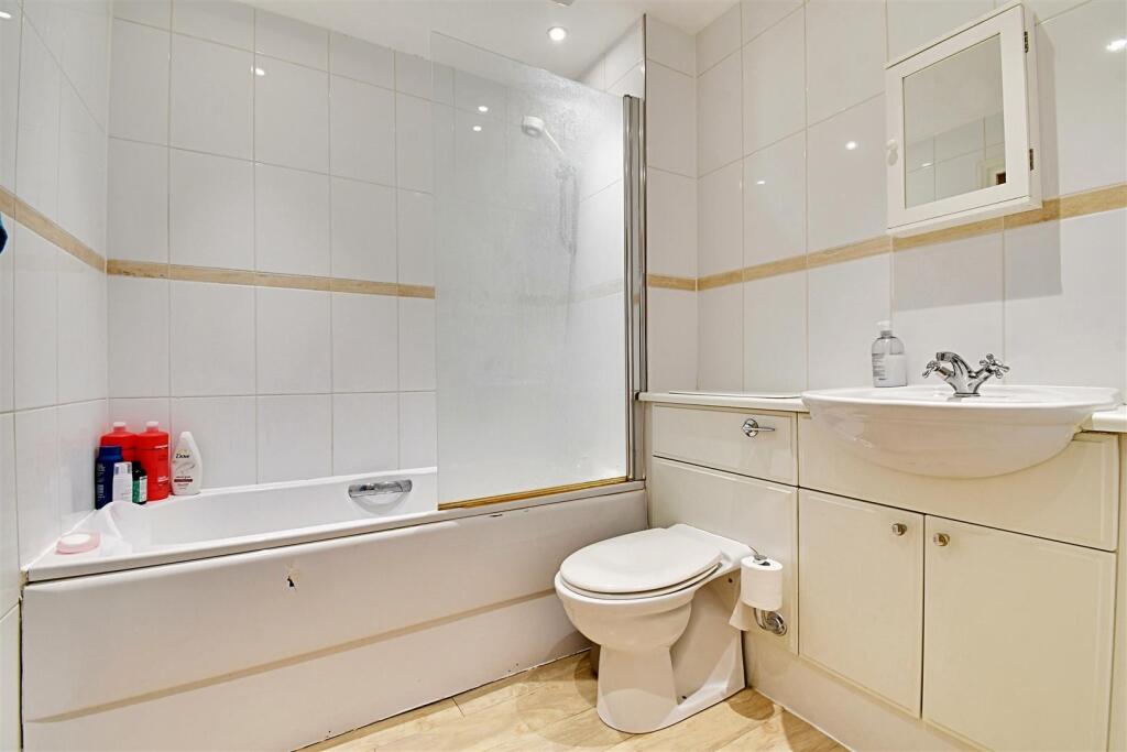 Bathroom.jpg