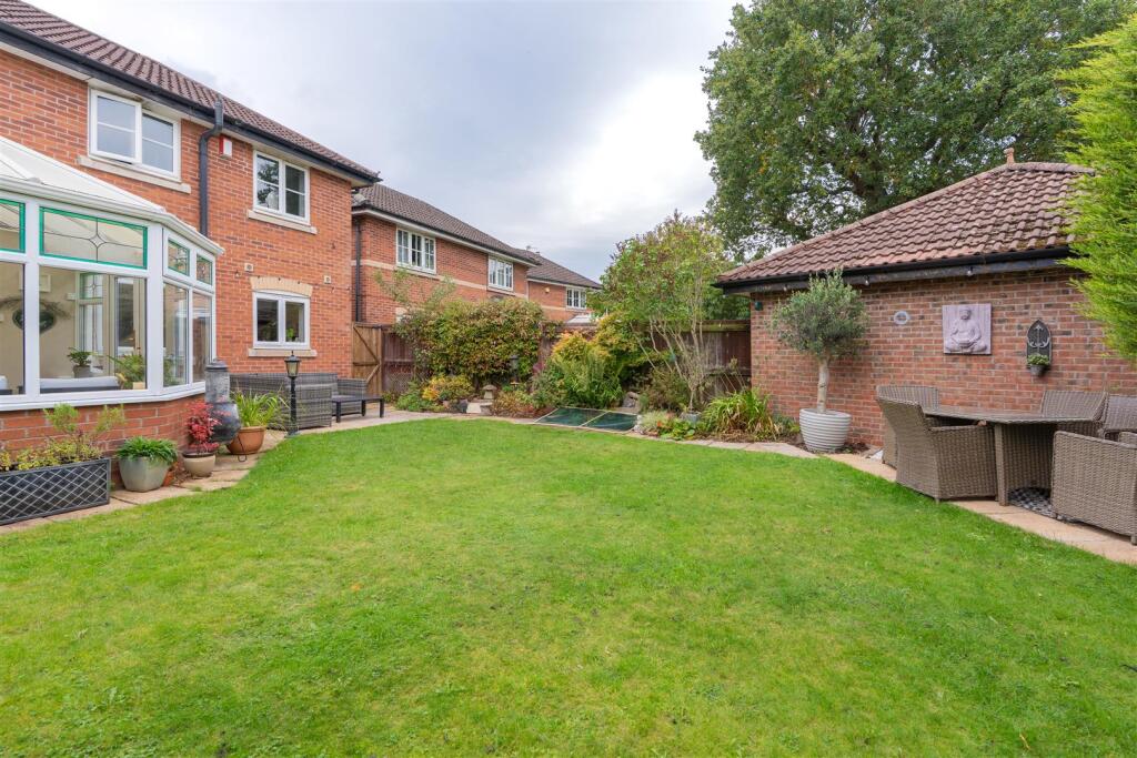 5 Abbots Mere Close-47.jpg