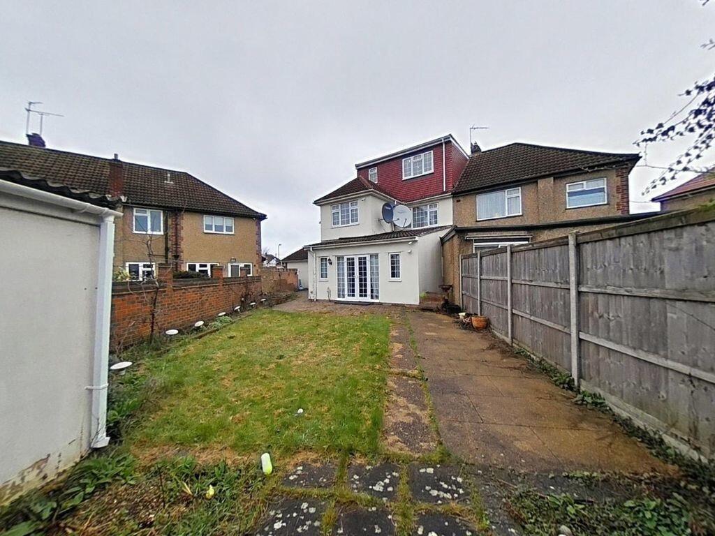 Bannister close (...