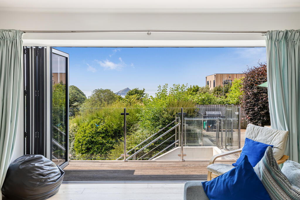 A12 - 26 Beach View Crescent mew stone view wembur