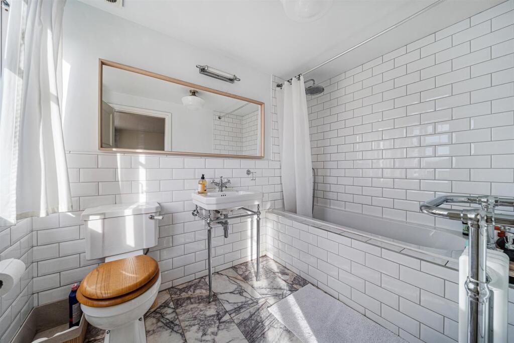 En Suite Bathroom - Bed 1