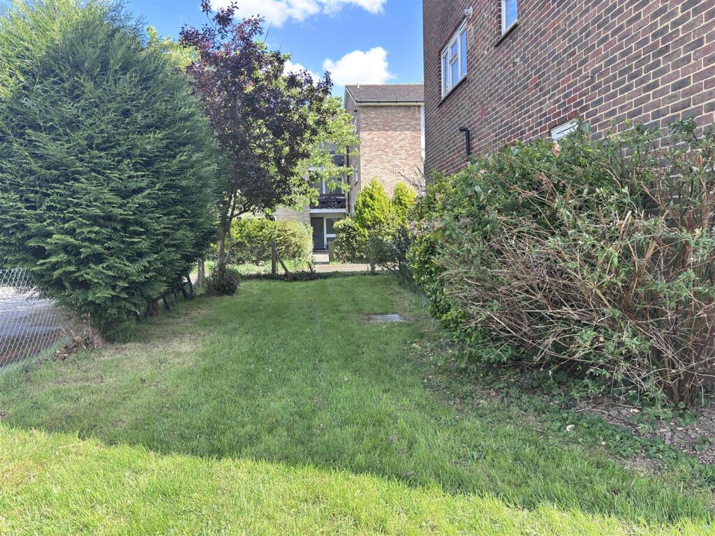 Swann Way comm gardens 2.jpeg