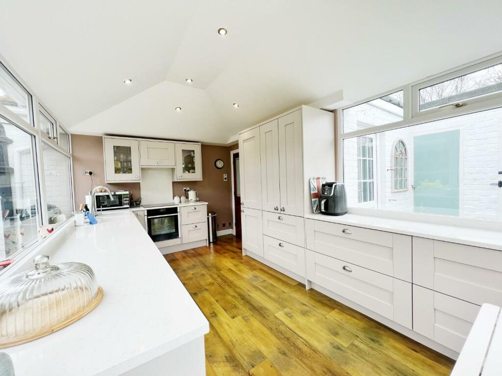 Kitchen pic 5.jpg
