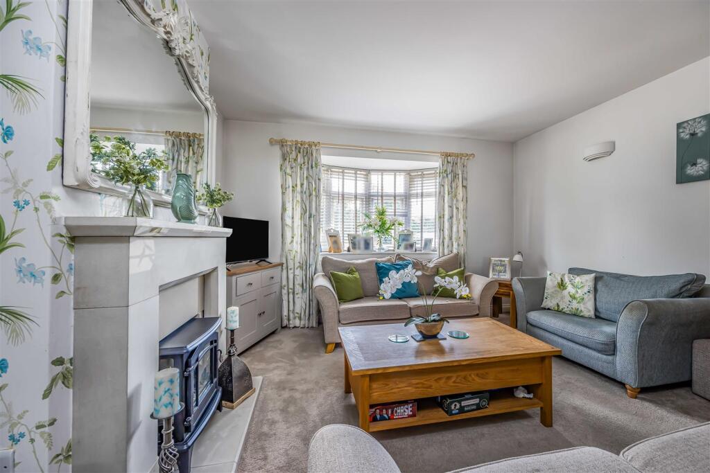 Anarue, Manor Road, Hayling Island-Small-PorticoMa