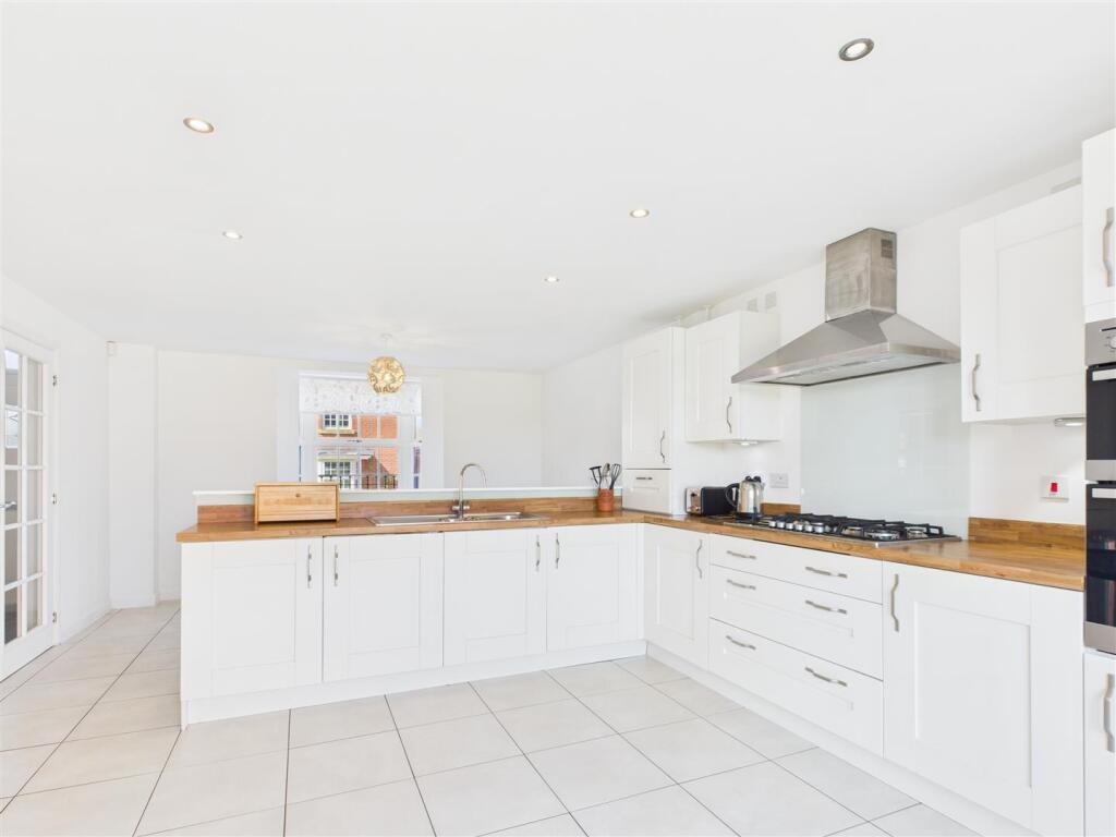 OPEN PLAN KITCHEN/BREAKFAST ROOM