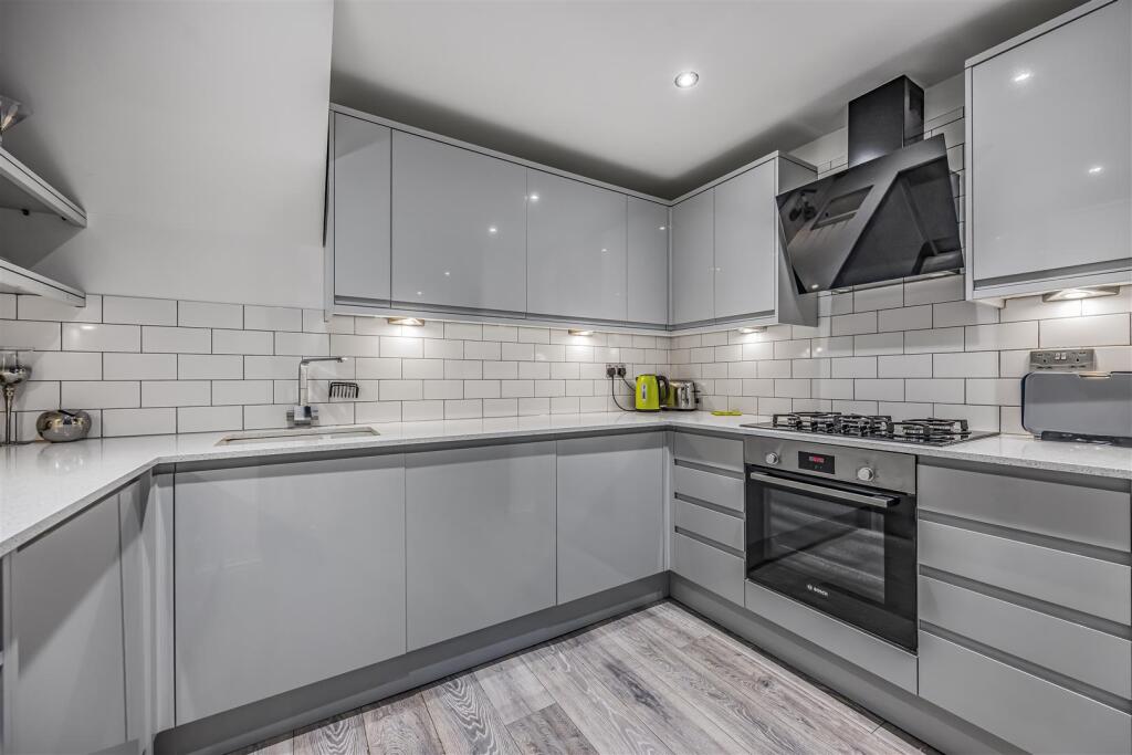 5 Clearwater Apartments, South Parade, Southsea-Po