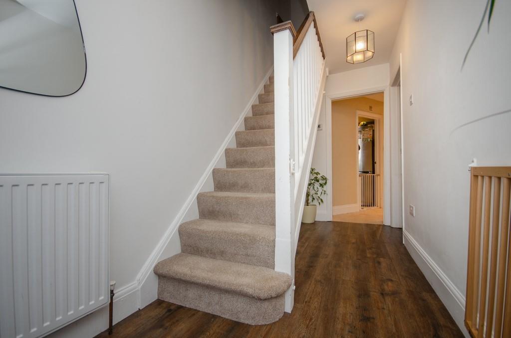 Entrance hall pic 2.jpg