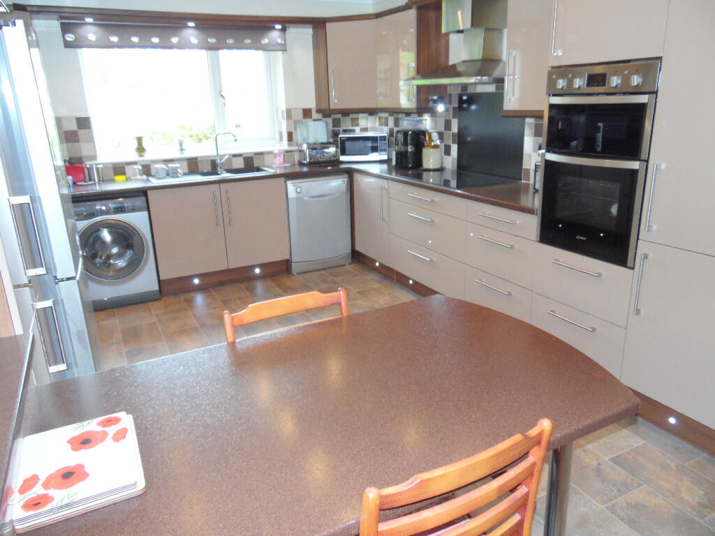 KITCHEN/BREAKFAST RM