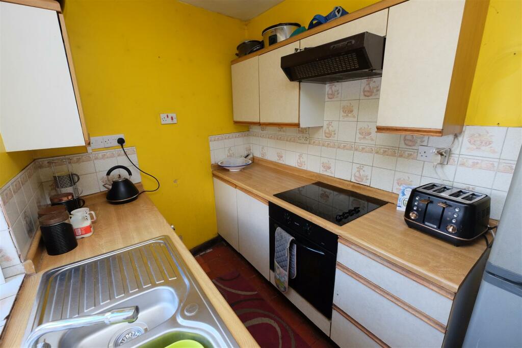12 Hardy Road, Bedminster, Bristol BS3 2SN Freehol