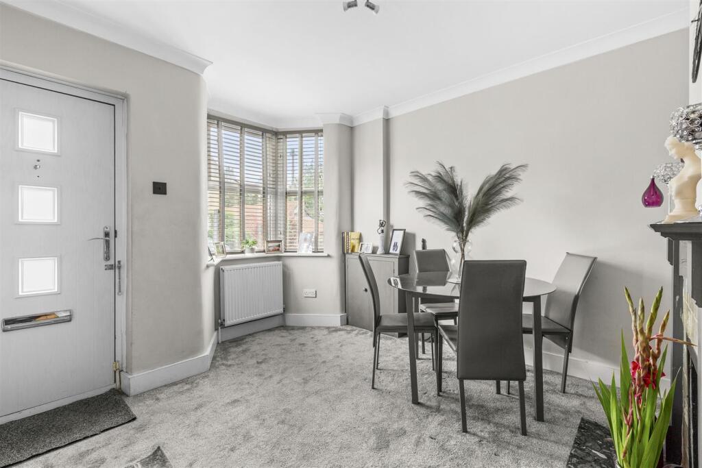 107 Amersham Road, HP13 5AD-2.jpg