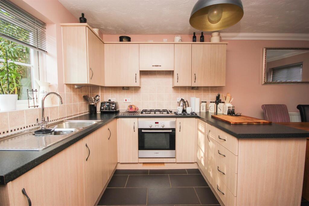 kitchen..jpg