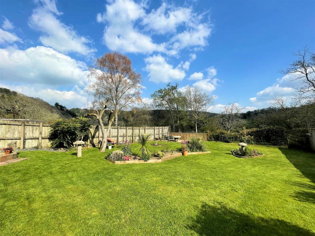 Rear garden .jpg