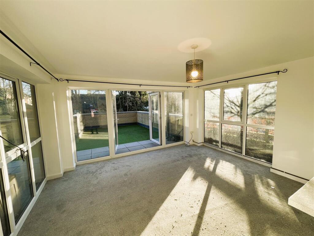7 Simco Court lounge.jpeg