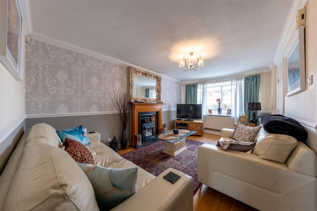 8 Gowy Court-006.jpg