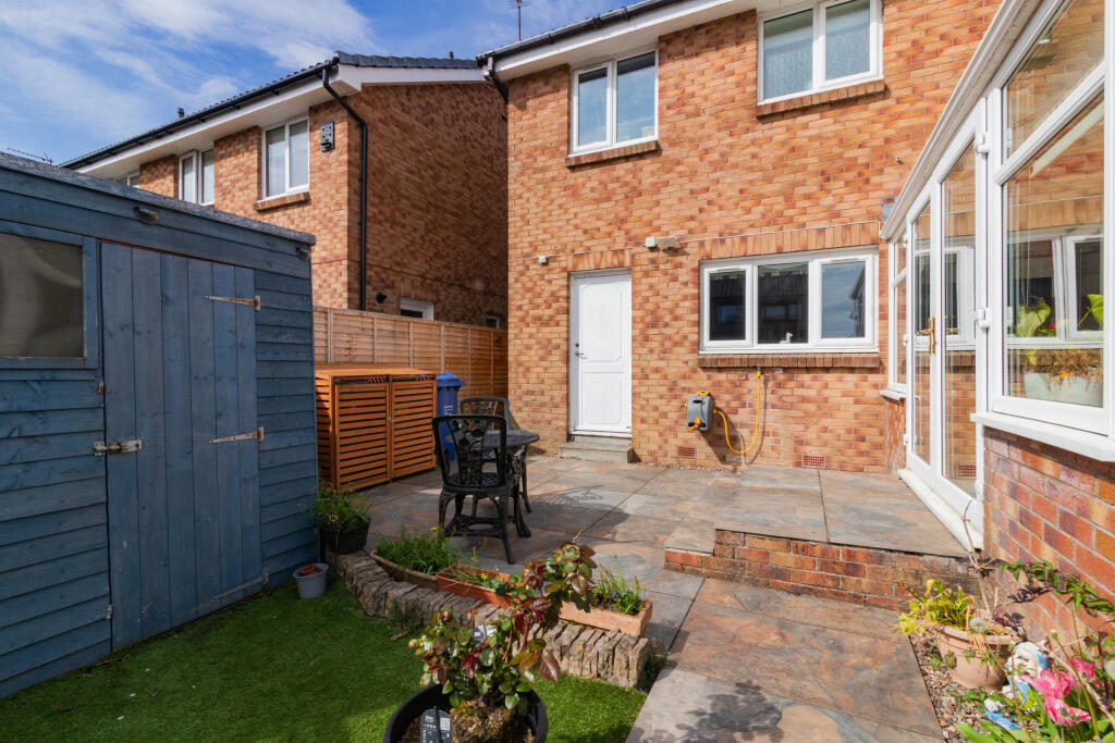 39 fischer gardens  Paisley  Pa1 2st L-20