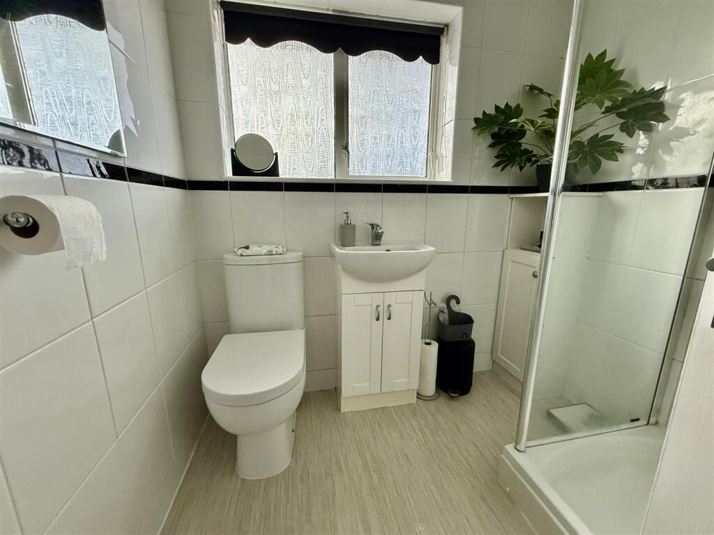 SHOWER ROOM/WC