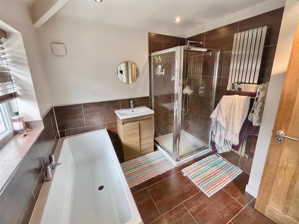 Bathroom Aspect 2.jpg
