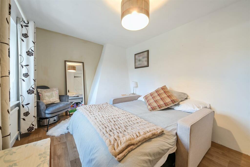 21 Lower Street, Pury End (18).jpg