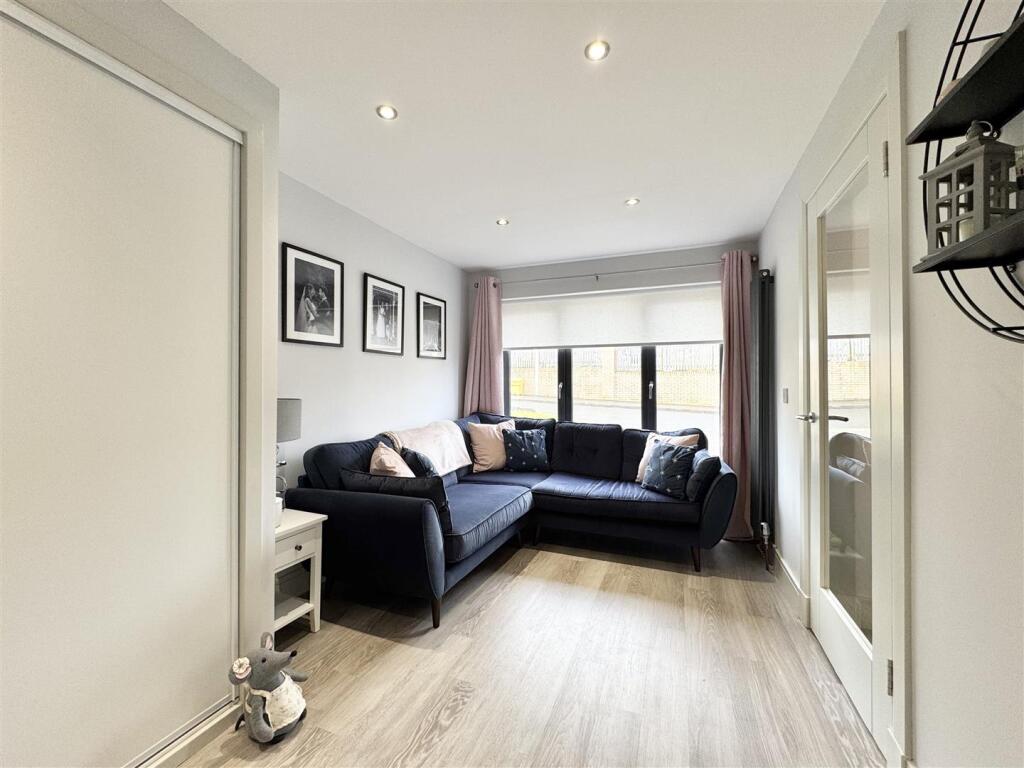 Sitting Room/ Bedroom 5