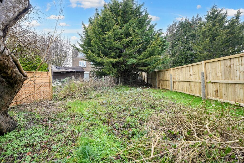82 Woodlands Road, Chippenham, Wiltshire, SN14 0HG