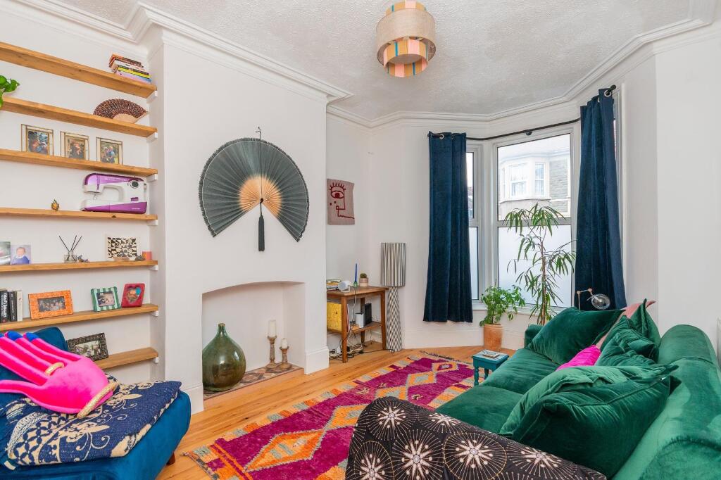 0C6REN - Living Room D.jpg