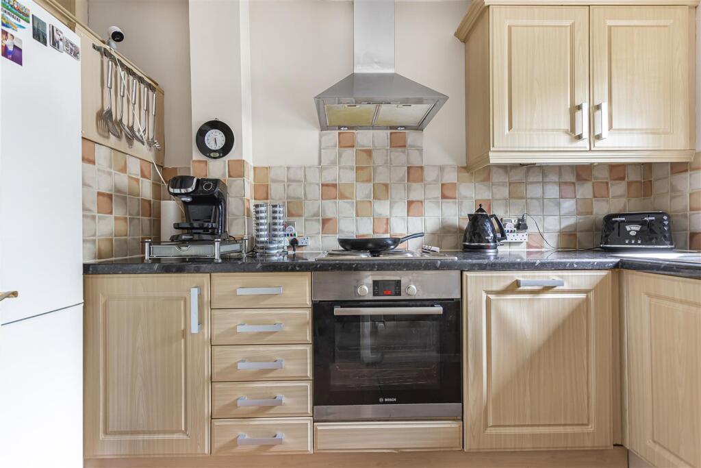 Kitchen1 Bedfont Green Close.jpg