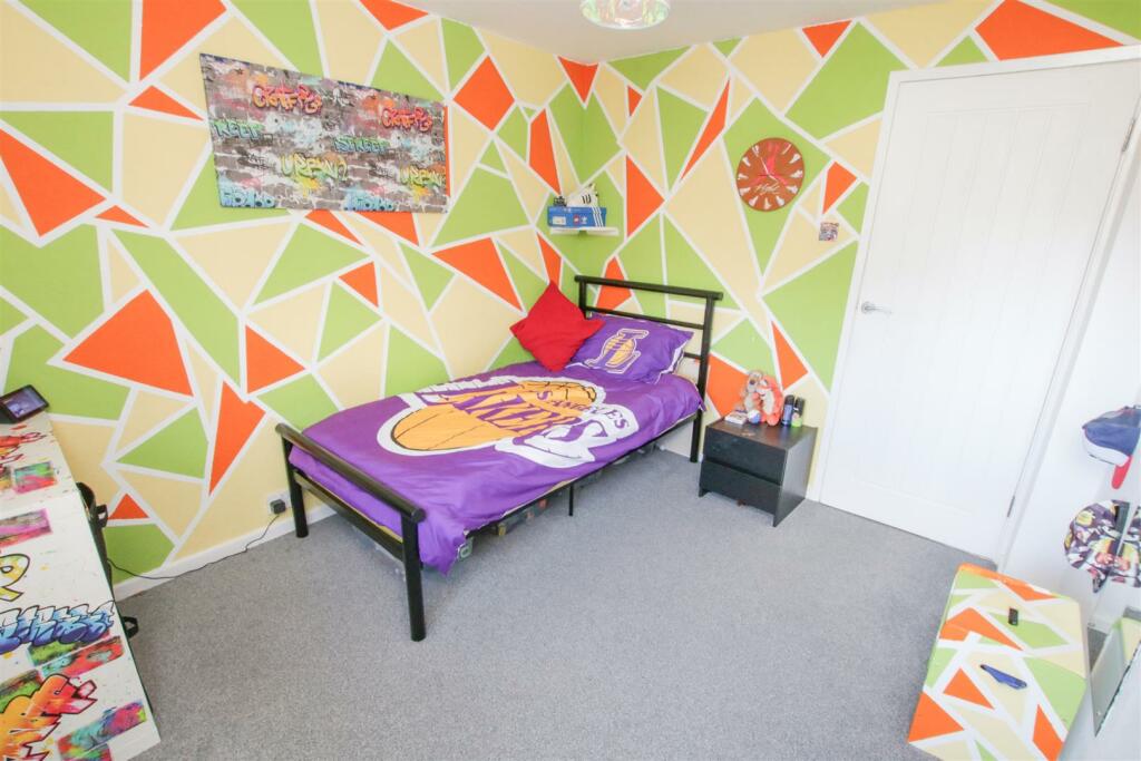 BEDROOM 2